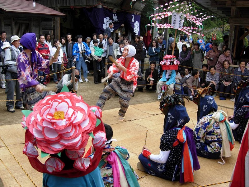 小志貴神社牡丹獅子舞