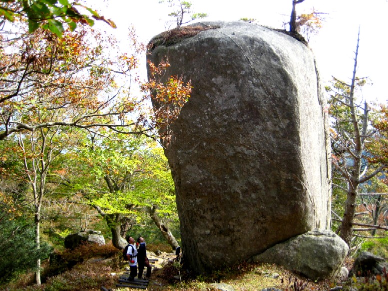 金華山・天柱石