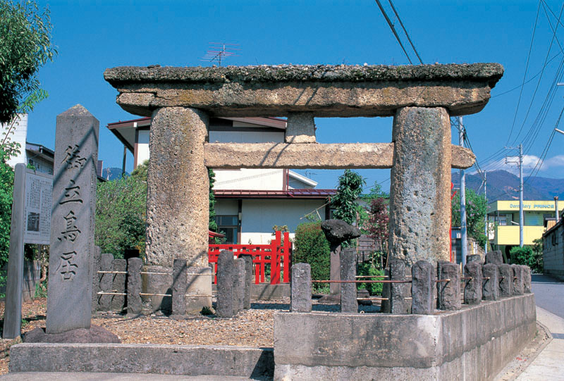 石造明神鳥居