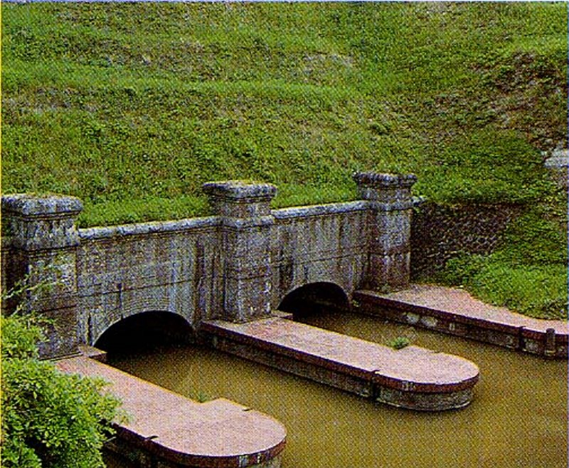 明治潜穴公園