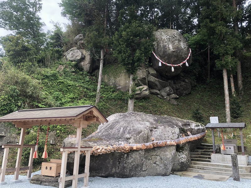 釣石神社