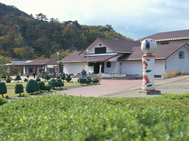 こけし製作実演見学～日本こけし館